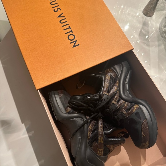 Louis Vuitton trainers - Picture 6 of 9